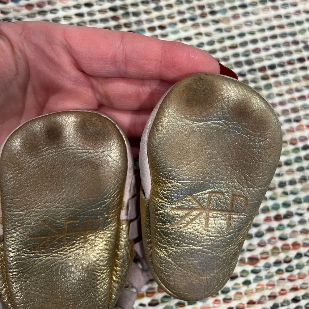 Freshly Picked Pink Gold Polkadot Fringe Leather‎ Baby Moccasins Sz Infant 2